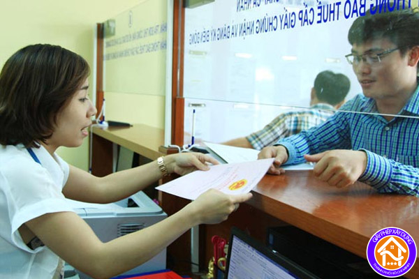 Bước 2: Tiếp nhận hồ sơ và giải quyết các vấn đề liên quan